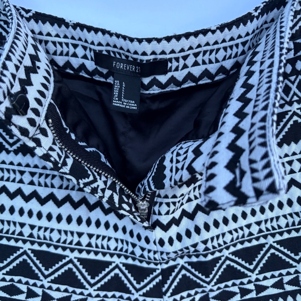Forever 21 Black White Geometric Tribal Aztec Print High Waisted Shorts Large - Picture 4 of 11